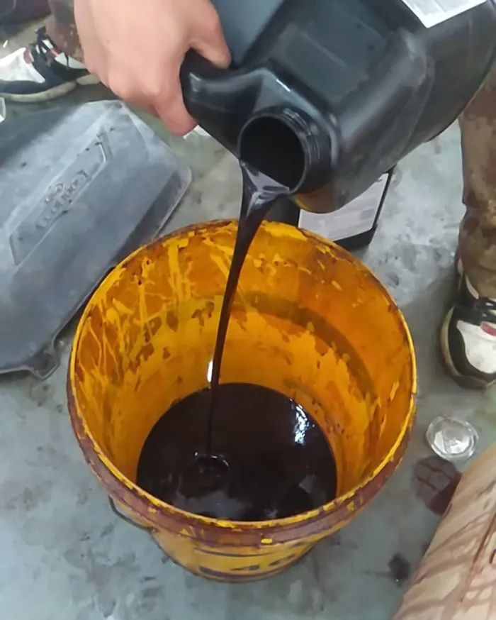 廢機(jī)油處理難度大，擺脫“惡臭異味”又有什么方向？.jpg